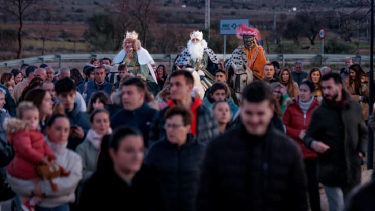 El Auto de Reyes de Vianos, una representación que triplica la población y que nunca se suspende "llueva o nieve"
