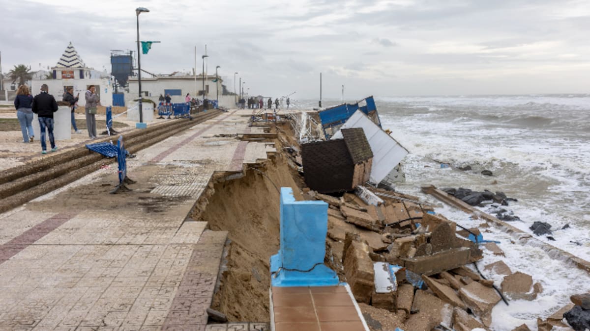 Alberto Rivero, propietario en Matalascañas: "El Espigón Juan Carlos I provoca que perdamos dos metros y medio de playa cada año"