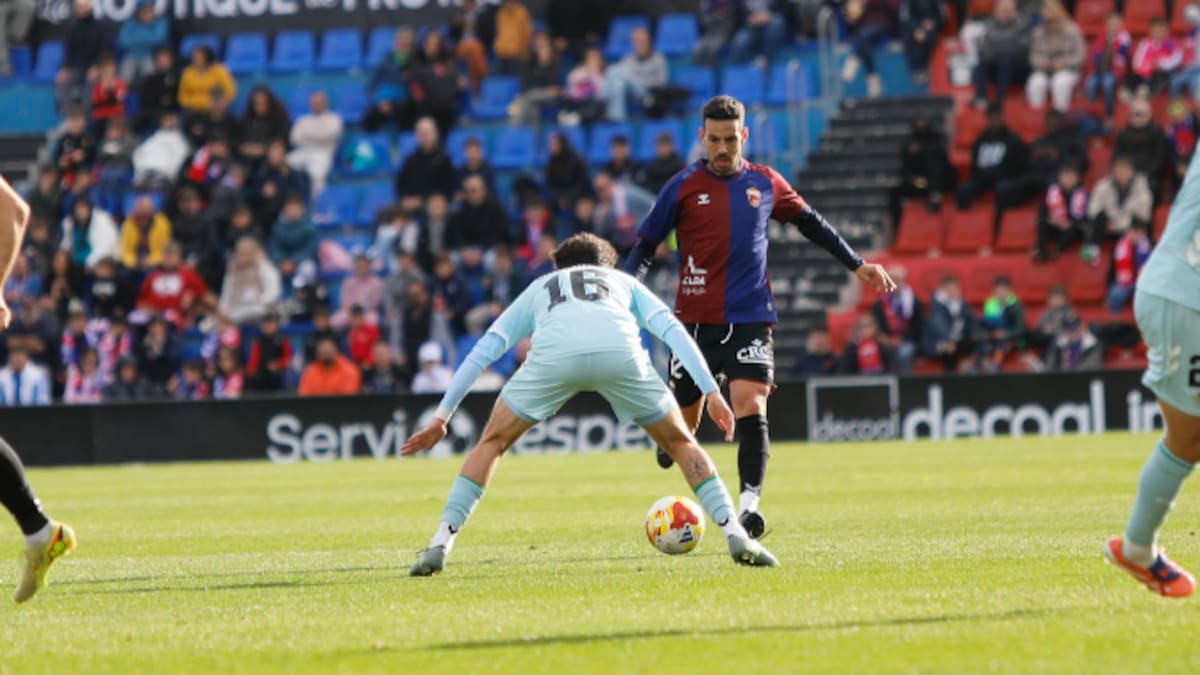 Manu Molina, futbolista del Eldense, analiza el momento del equipo antes de recibir al Atlético Sanluqueño