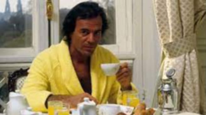 Dos mujeres que trabajaron para Julio Iglesias en sus mansiones le acusan de agresiones sexuales