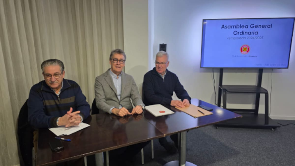 Pachi Giné analiza la situación económica del BM Huesca presentada en la asamblea de socios