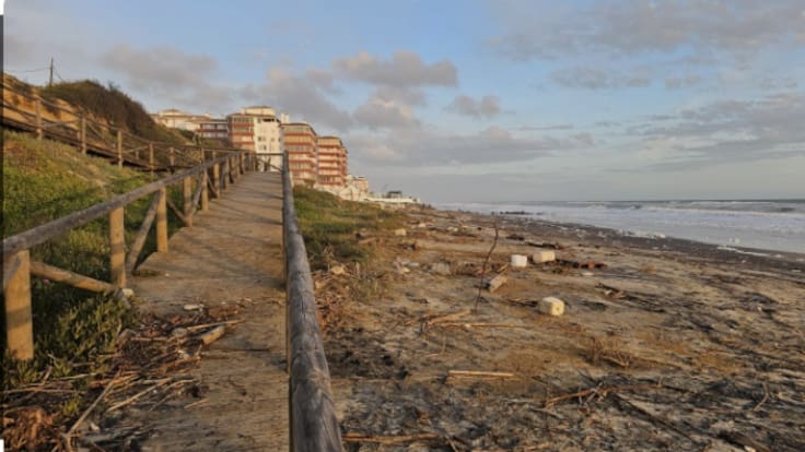 La Asociación de propietarios de Matalascañas valora la reunión sobre el paseo marítimo: "Seguimos pensando que el espigón de Huelva es el responsable"