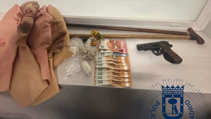 Una portavoz de la Policía Municipal de Madrid repasa la detención de dos hermanos, uno de ellos de permiso de la cárcel de Valdemoro, por tenencia de drogas y falsedad documental