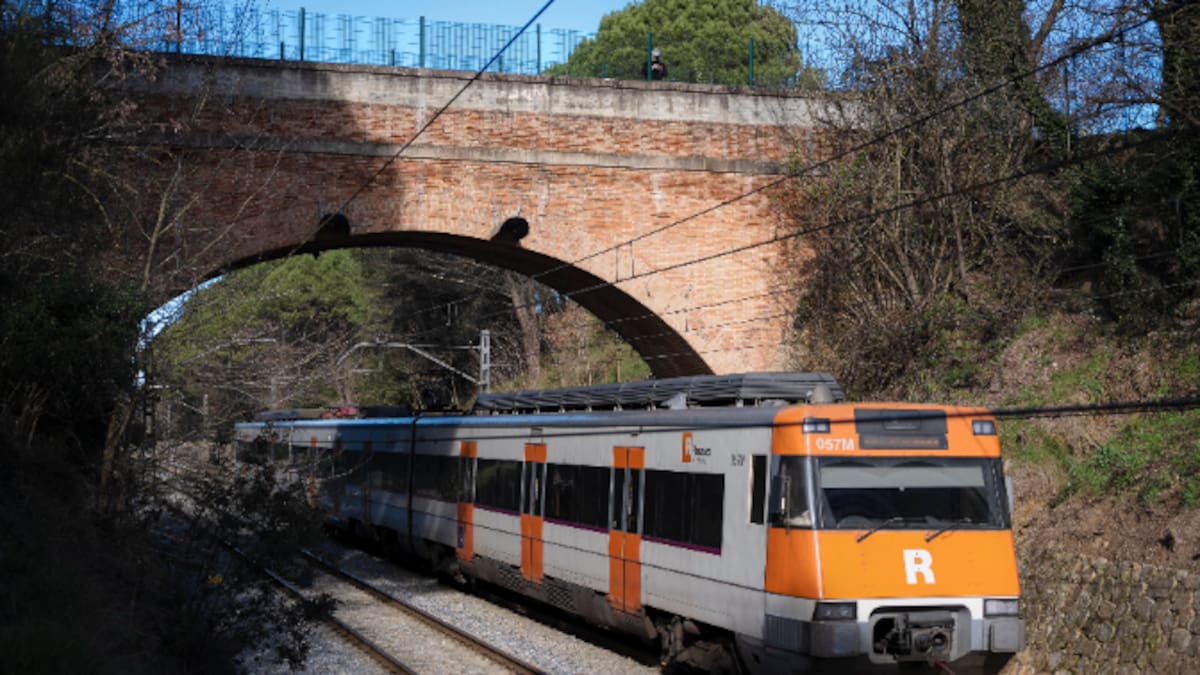 El alcalde de Falset pone un servicio especial de buses ante la falta de circulación de trenes: "Esto tendrá unas consecuencias"