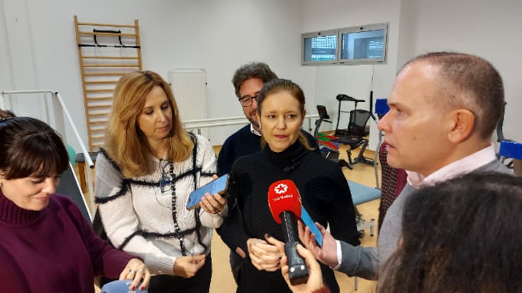 Ana Dávila, consejera madrileña de Asuntos Sociales, defiende en Pinto la gestión regional de la pandemia de coronavirus