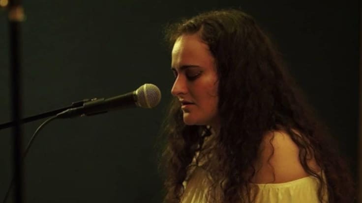 La vallisoletana María Santos presenta su primer LP "Unrecognisable" en el Teatro Cervantes