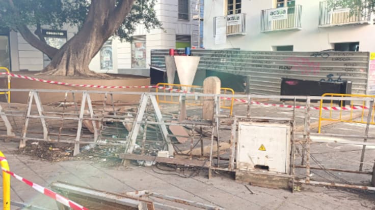 Tras gastar más de medio millón de euros hace dos años, la plaza de San Pedro vuelve a remodelarse: los vecinos ya se quejaron del proyecto inicial y el Ayuntamiento culpa ahora al vandalismo