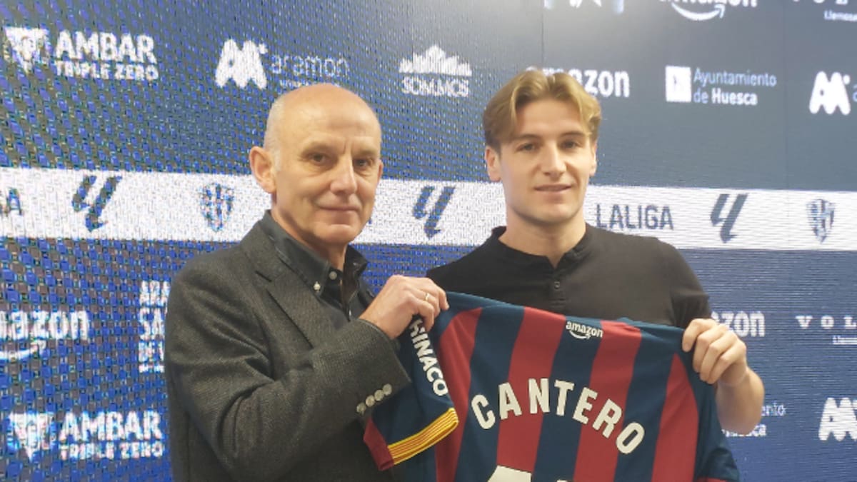 Álex Cantero en su presentación como nuevo jugador de la SD Huesca