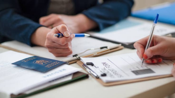 La norma exprés que podría sacar de la irregularidad a 500.000 migrantes