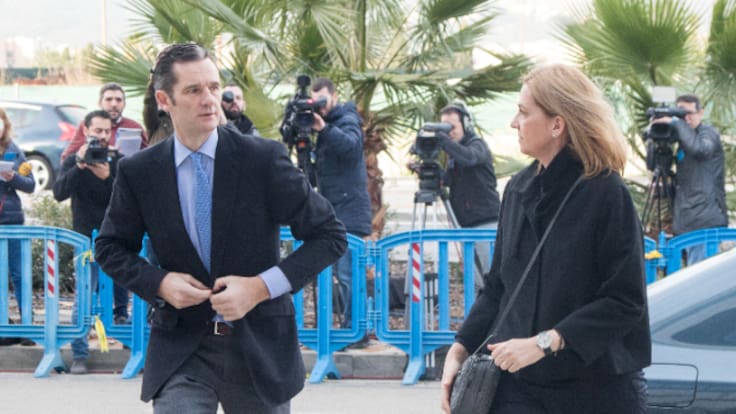 La llamada bomba de la reina Letizia a la infanta Cristina: "Le avisó de que iban a salir las fotos"