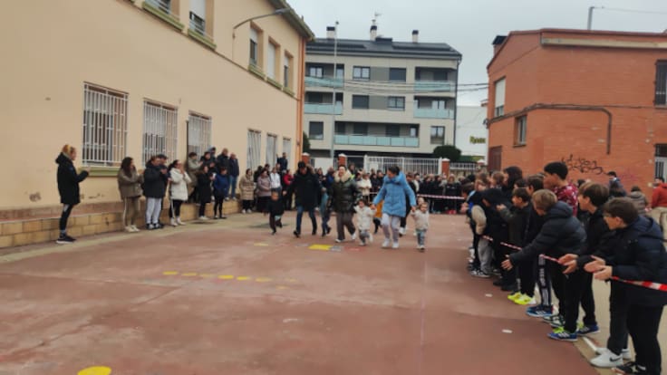 El Colegio José Ortega Valderrama de Pradejón corre por los afectados de ELA