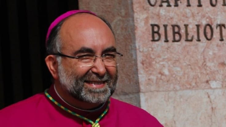 La Contra | Manuel Jabois, sobre las palabras del arzobispo de Oviedo en contra de los migrantes regularizados: "Donde no va a caber más gente es en el infierno como no lo amplíe"