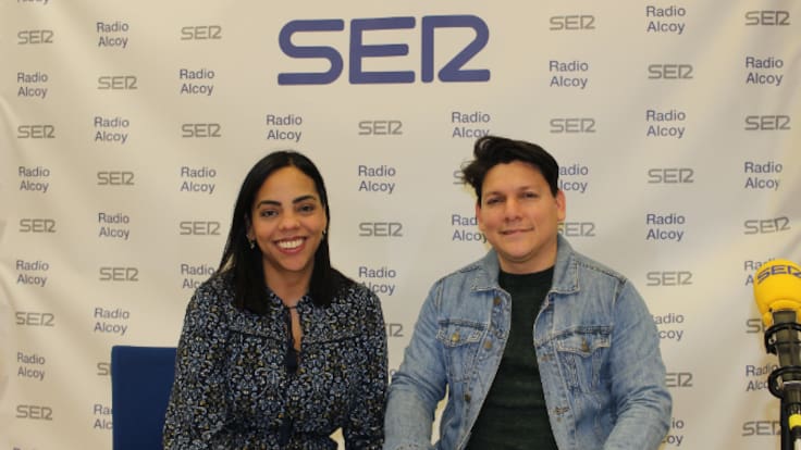 Maryelin PUerta y Yorman González presenta la dulce oferta de CookiRolls Alcoy