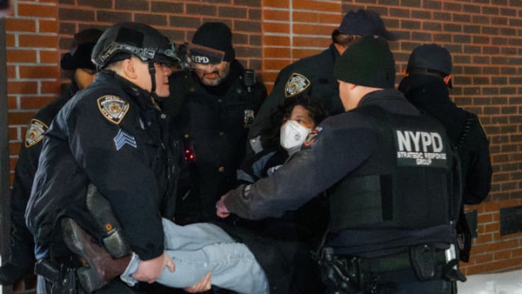 Los agentes del ICE pueden detener a una persona por su acento: "Esto demuestra los grises en la legalidad de Trump"