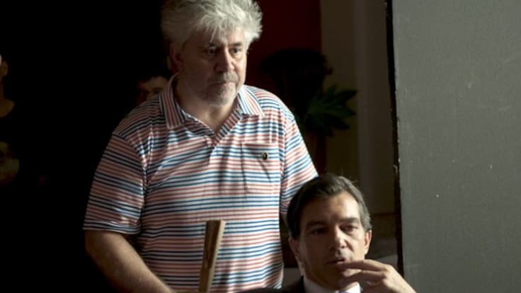 Pedro Álmodovar fuerza la incomodidad de Antonio Banderas