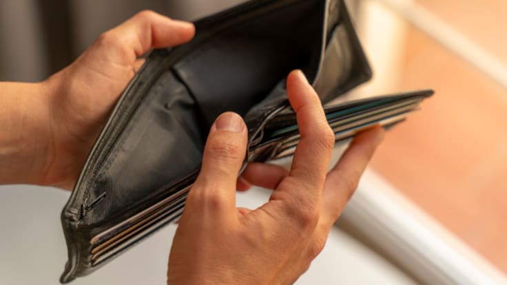 "Vivimos para sobrevivir": la pobreza laboral golpea a casi 3 millones de trabajadores en España