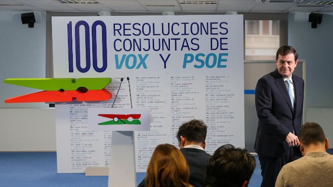 Mañueco acelera contra Vox por su "pinza" con el PSOE: "Es su muleta, nos sorprende que vayan de la mano"