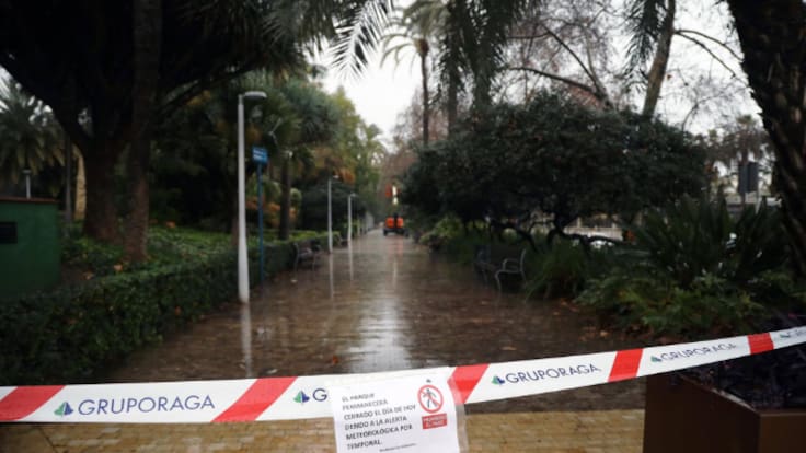 Andalucía afronta horas críticas por el temporal: desalojos, clases suspendidas y la UME activada