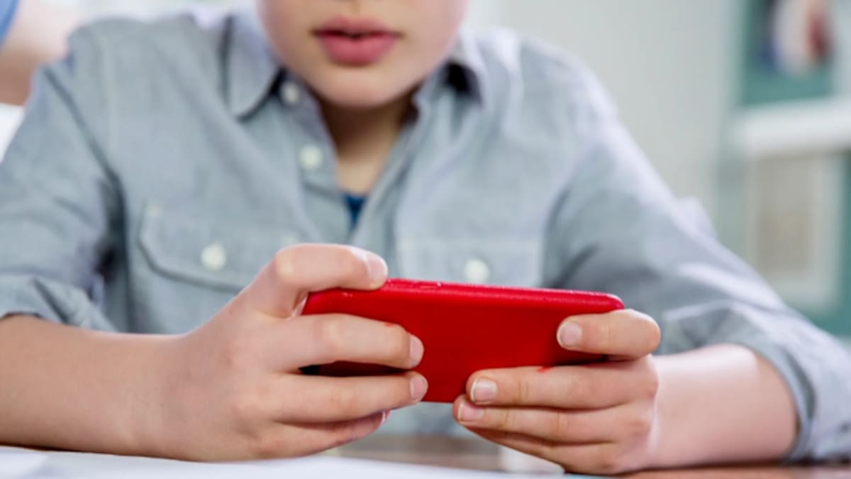 ¿Sin redes sociales hasta los 16? La opinión de familias y Policía Foral