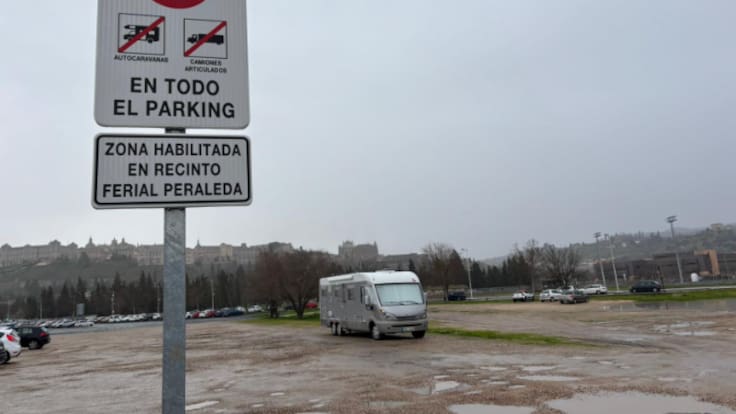 A mal tiempo, poco aparcamiento, muchas balsas y autocaravanas
