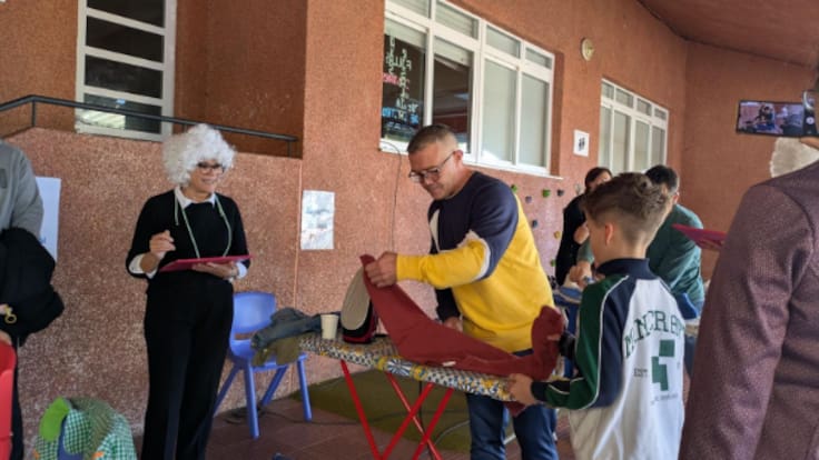 'Gran Pai': el concurso organizado por un ANPA en el que los padres compiten por ser el que mejor hace las tareas domésticas