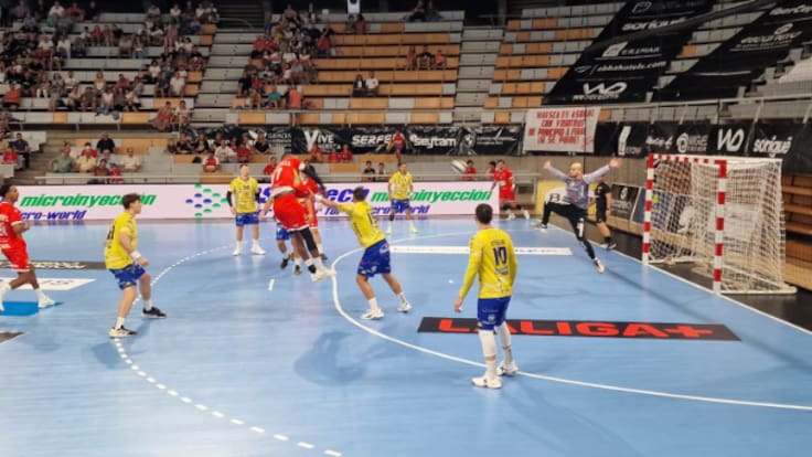 José Nolasco en la previa del partido del Bada Huesca en Aranda