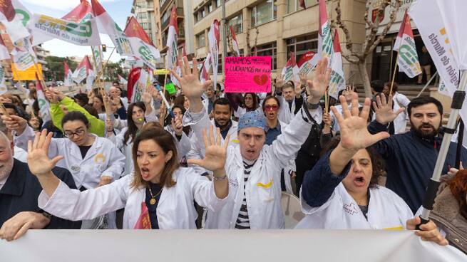 Estrés, insomnio y cambios de humor: la consecuencias psicológicas y físicas de una guardia médica