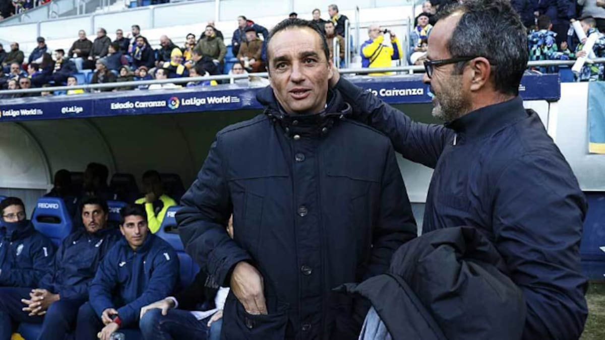 Álvaro Cervera igualó a Oltra como entrenador con más partidos en la historia del CD Tenerife. En la actualidad, y tras ser muy amigos, la relación entre ambos es inexistente