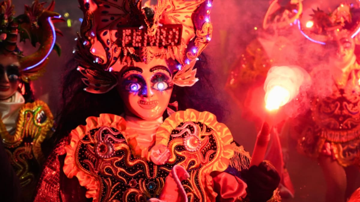 Hoy, lunes de Carnaval, recordamos la entrevista que Mario Lorenzo ofreció en el programa Hoy por Hoy Elda Vinalopó, donde compartió sus vivencias en el Carnaval de Oruro, en Bolivia.