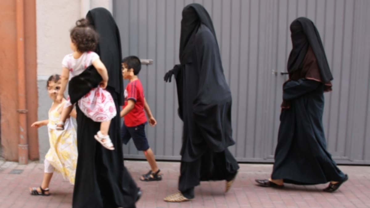 Vox lleva este martes al Congreso una propuesta para prohibir el burka y el niqab en espacios públicos