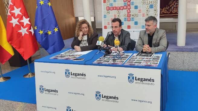 Miguel Ángel Recuenco, alcalde de Leganés, habla del esfuerzo económico que supone hacer una programación cultural como la de 'A escena'.