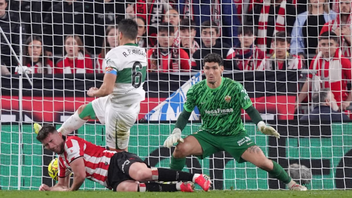 ¿Era penalti de Bigas a Laporte? Iturralde aclara la jugada polémica del Athletic-Elche: "¿Disputa por debajo de la cintura Laporte ese balón? Esa es la pregunta"