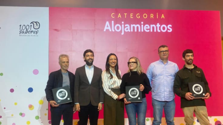 Más de un centenar de espacios gastronómicos de la Región lucen ya el distintivo '1001 Sabores'