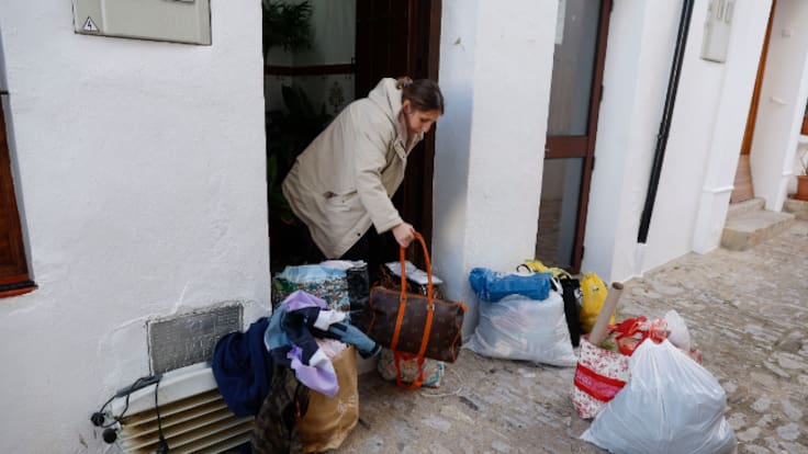"Tiene muchas ganas de quedarse ya en su camita": la espera del hijo de una vecina de Grazalema para volver a su casa tras el desalojo