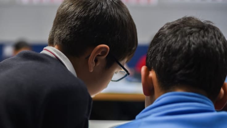 Entrevistamos a Nacho Martínez, del comité madrileño de UNICEF, Silvia López, coordinadora en el IES Barrio de Loranca, Lucas y Ariadna, alumnos de 1º de Bachillerato, y Beatriz González, educadora de la EI Los Paraísos.