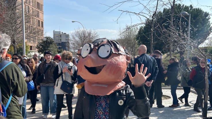 Elvira Lindo imagina cómo empezaría un nuevo libro de Manolito Gafotas tras inaugurar su parque en Carabanchel: “Pues ya tengo un parque”