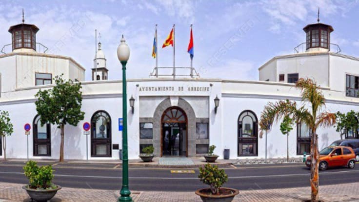 UGT denuncia: Más de 400 trabajadores municipales de Arrecife sin cobrar
