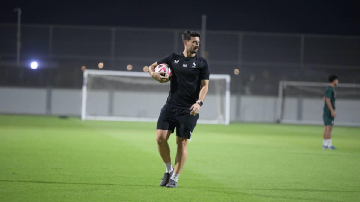 José Matáix, entrenador de fútbol de Sax, que está entrenando en Arabia Saudí