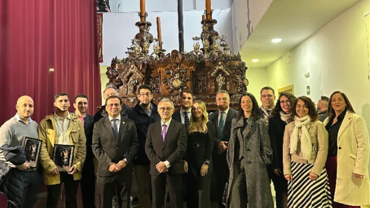 El trono del Cristo de la Crucifixión luce por fin completo tras 31 años de espera