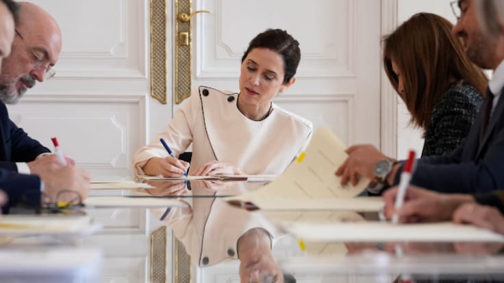 La comunidad educativa no es optimista con el acuerdo firmado entre el gobierno de Ayuso y los rectores de las universidades