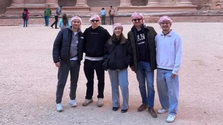 "Vimos pasar cerca de 100 misiles, estuvimos muy asustados"