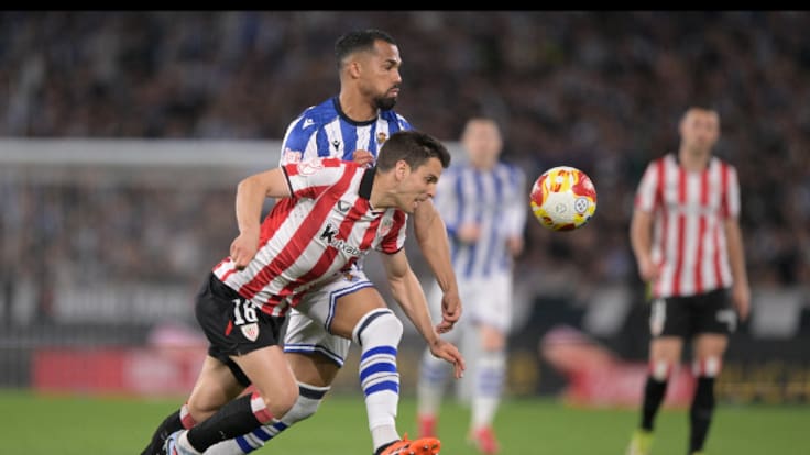 Iturralde González, muy crítico con el polémico penalti del derbi copero entre Real Sociedad y Athletic: "Si te lo pitan, te lo comes, pero no puede ser una acción de VAR"