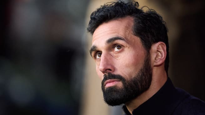 "Le ha venido muy pronto y con un vestuario imposible de gobernar": la papeleta anticipada de un Álvaro Arbeloa en la cuerda floja