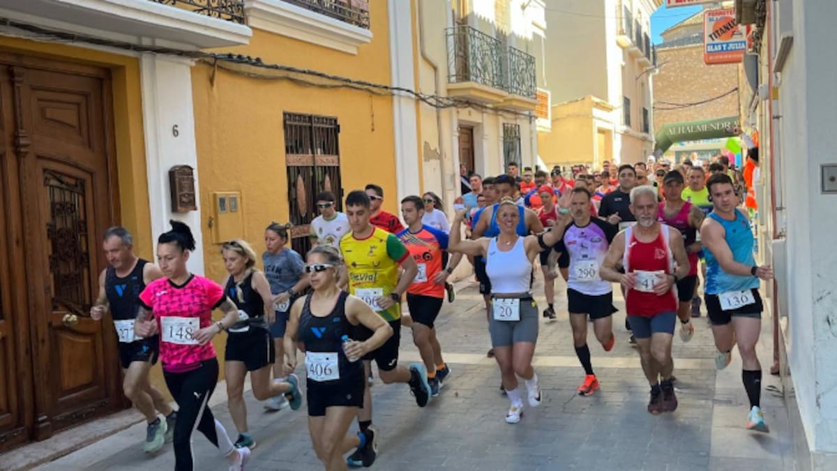 El alcalde de Casas Ibáñez, José María García, analiza la Carrera Popular de la localidad