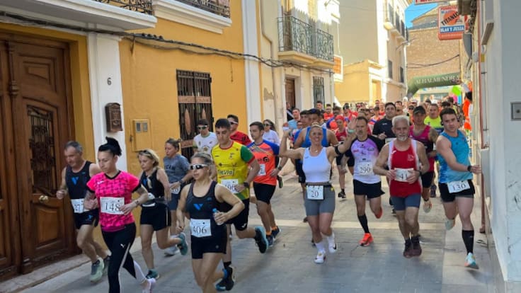 El alcalde de Casas Ibáñez, José María García, analiza la Carrera Popular de la localidad