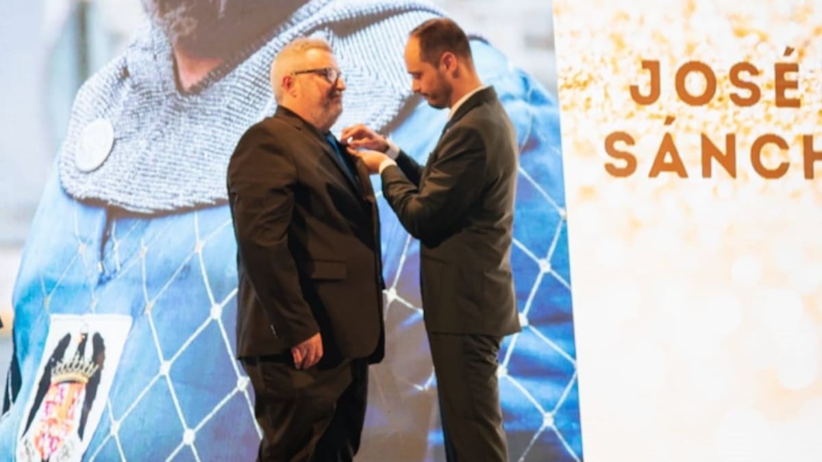 La Gala de la Comparsa de Cristianos de Elda vivió una noche llena de homenajes y reconocimientos.