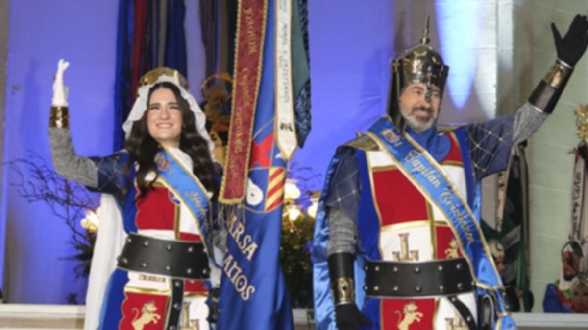 Entrevista | Erika y Andrés, abanderada y capitán de la comparsa Cristianos de Elda.