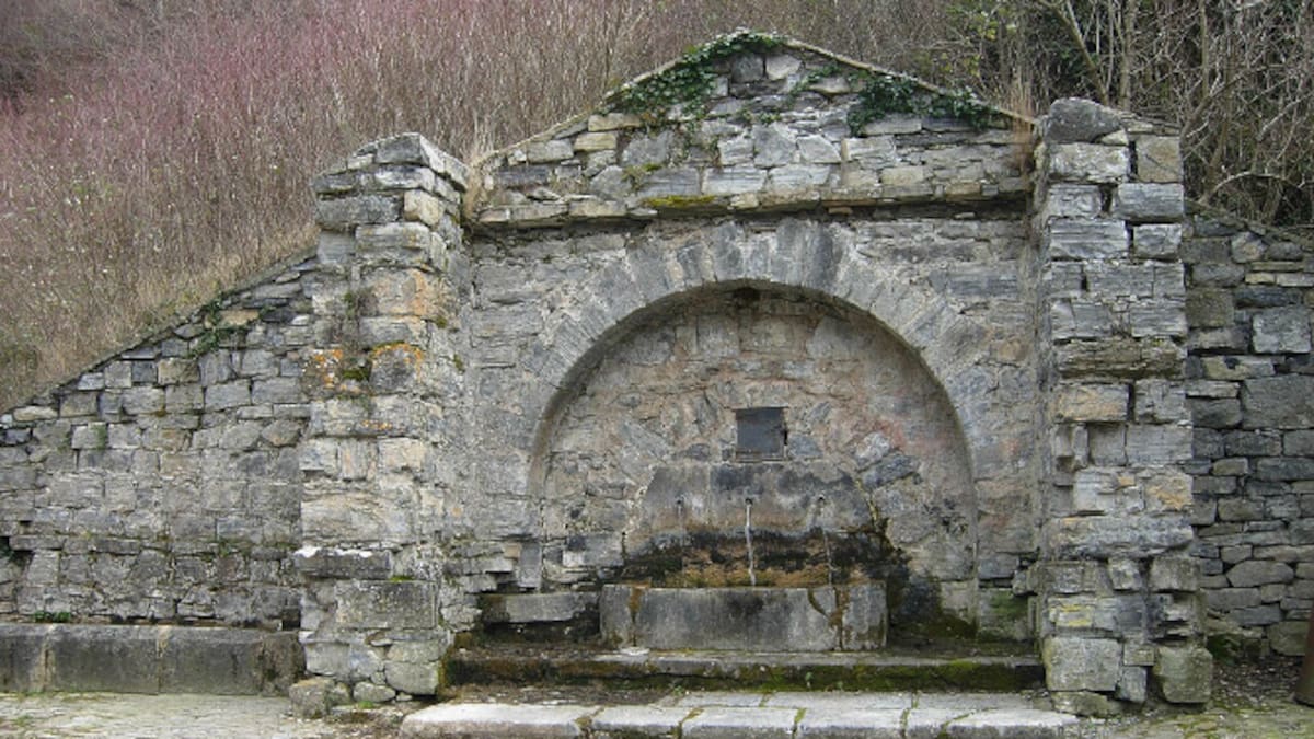 Soto en Cameros pide ayuda a sus vecinos para recuperar la fuente de los caños