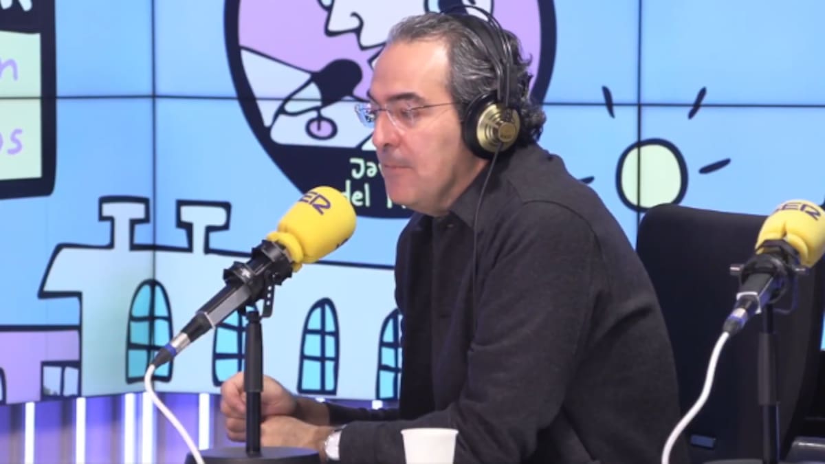 Juan Gabriel Vásquez, escritor: "Siempre los tiempos difíciles coinciden con grandes estallidos de literatura"