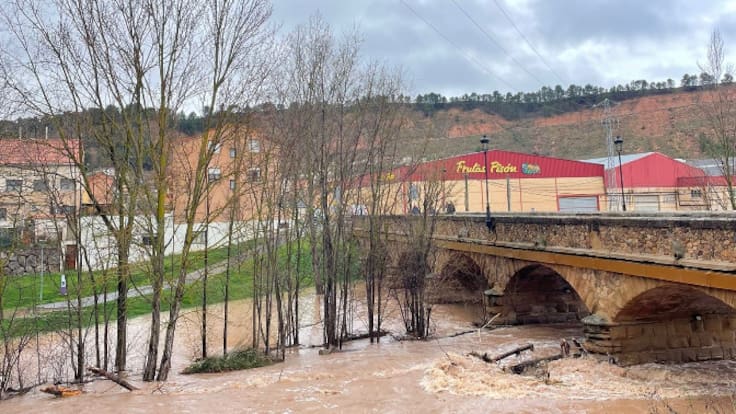 Las lluvias y crecidas de los ríos provocan desprendimientos, balsas de agua en carreteras e inundaciones puntuales en varios puntos de La Rioja (07/03/2026)